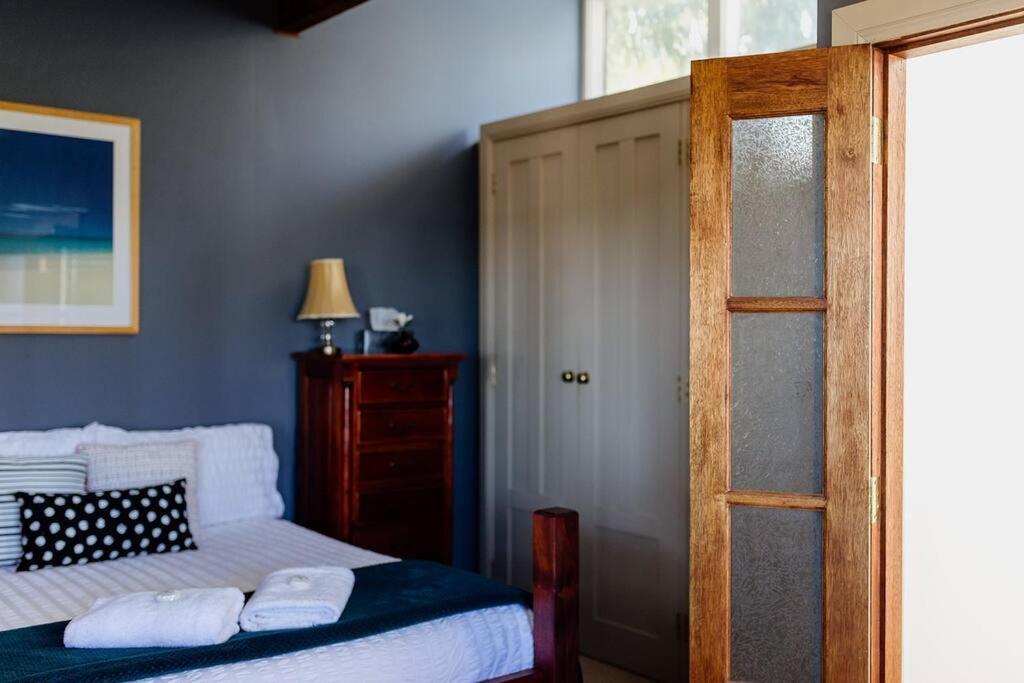 The Black Cockatoo - Secret Garden Treetops Home Katoomba Exterior photo